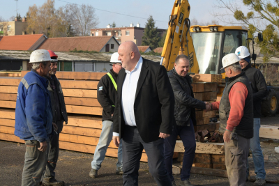 Jó ütemben halad a Fehérgyarmati Piaccsarnok építkezési munkálatai. Ma az utolsó hos…