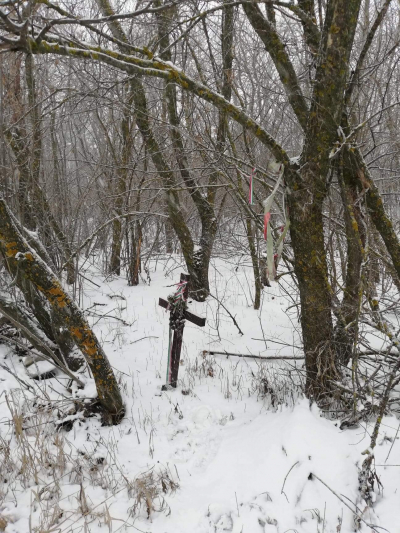 “Amint vetkőztetem, látom a karján lefolyni a vért. A karján át az oldalán, a szívén…