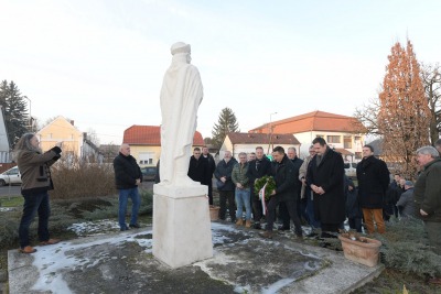 “A mi utunk az ember útja, amelyet szenvedve, küzködve, verejtékezve és vérezve, de …